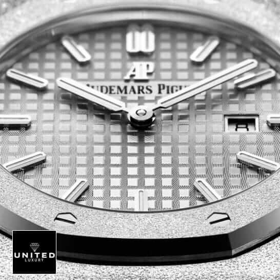 Audemars Piguet royal oak frosted replica close analog view