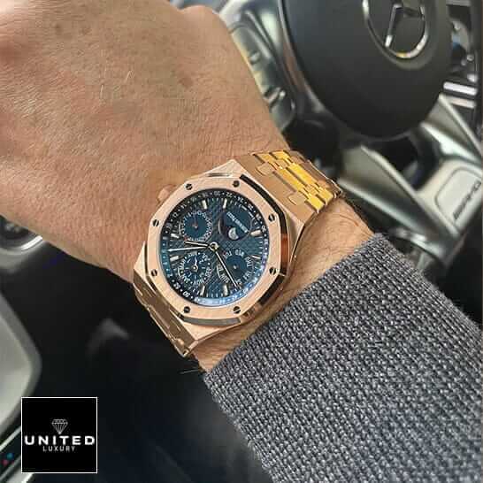 Audemars Piguet Royal Oak Blue Dial Gold Case Inspired on the man wrist in car