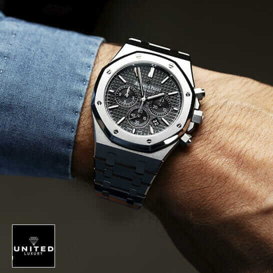 Audemars Piguet Royal Oak Black Dal Stainless Steel Inspired on the man wrist