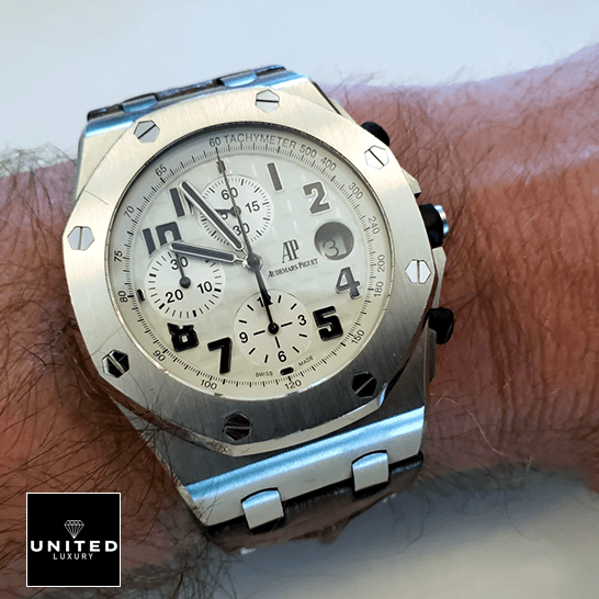 Audemars Piguet 26170ST.OO_.D091CR.01 Steel Bezel Inspired on the man wrist