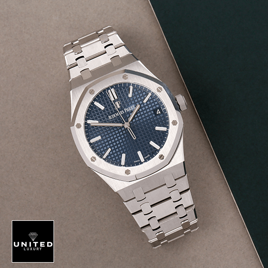 Audemars Piguet Royal Oak 565.NX_.7170.LR Blue Dial Inspired on the grey