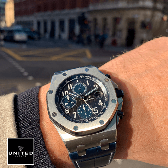 audemars_piguet_royal_oak_offshore_chronograph_26470ST.OO_.A028CR.01_hand