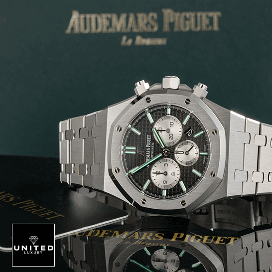 Audemars Piguet Black Dial & Dial Phosphor Inspired on the ap box