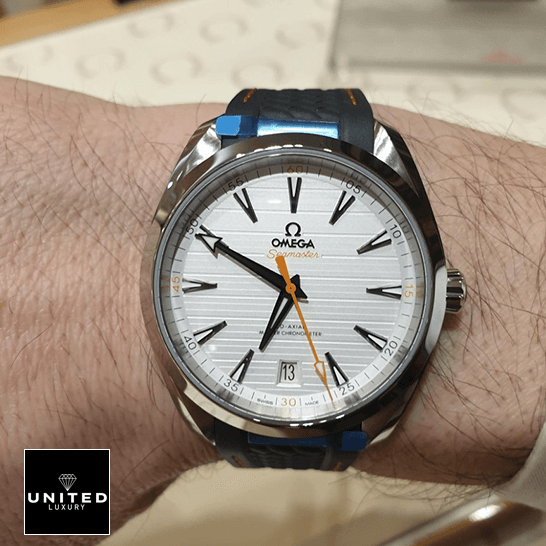 Omega Seamaster White Dial Steel Case Inspired on the man wrist