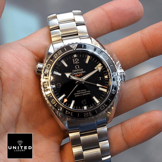 Omega Seamaster 232.30.44.22.01.001 GMT Black Bezel Inspired on the hand