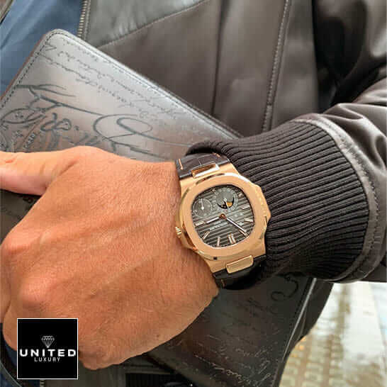 Patek Philippe Nautilus Gold Case Leather Bracelet Inspired on the man wrist