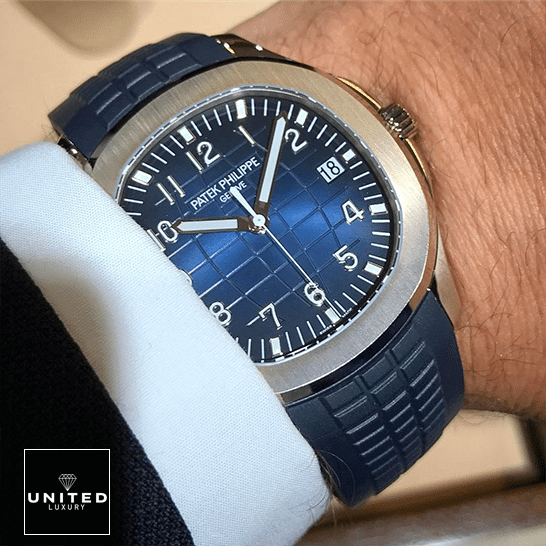 Patek Philippe Aquanaut Blue Dial 5168G-001 Inspired on the man wrist