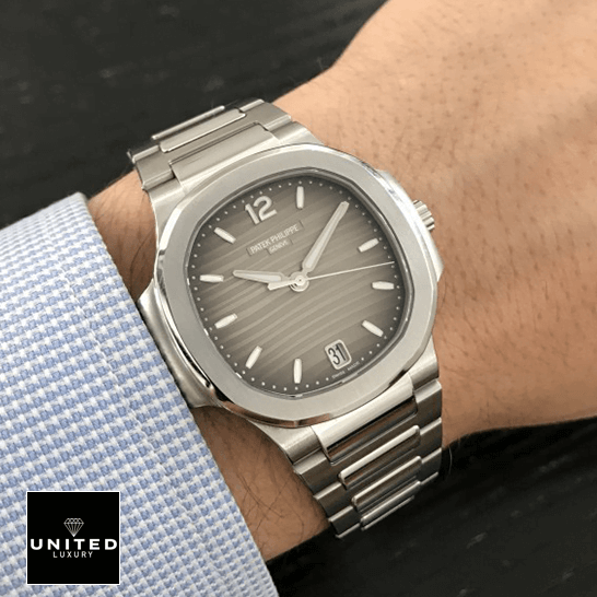 Patek Philippe Nautilus 71181A-011 Grey Dial Stainless Stell Inspired on the man wrist