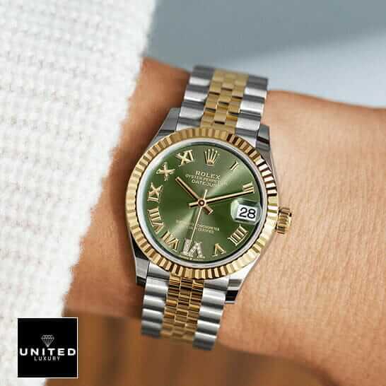 Rolex Datejust Roman Green Dial Inspired on the women wrist